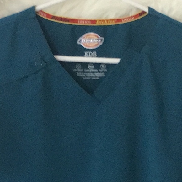 DICKIES Scrubs Women's EDS Signature V-Neck Scrub Top - Picture 8 of 10